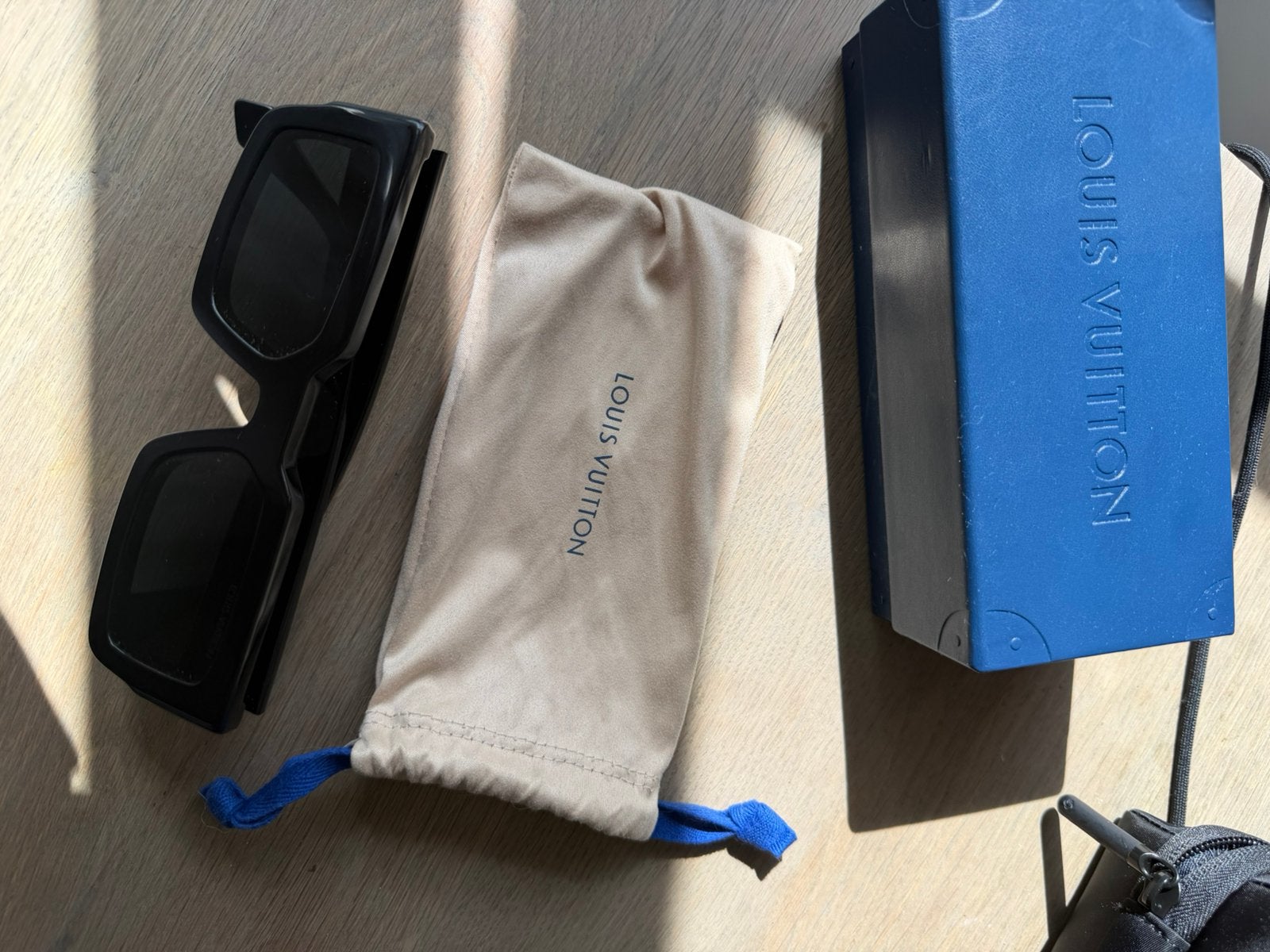 Louis Vuitton LV Clash Low Square Z1910E, Ophalen of Verzenden, Zo goed als nieuw, Zwart, Overige merken
