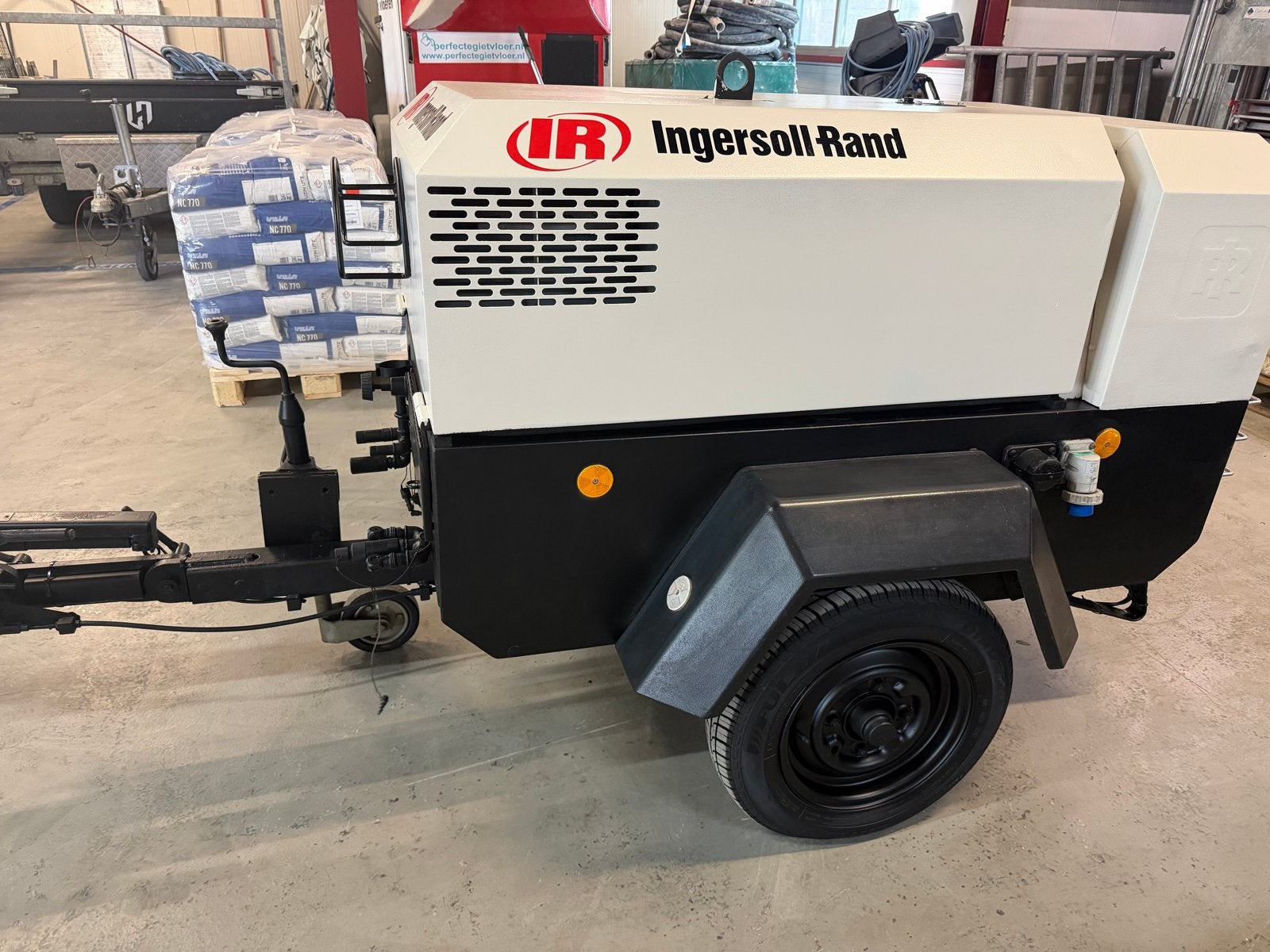 Ingersoll Rand Mobiele Compressor - Gebruikt, Doe-het-zelf en Verbouw, Compressors, Ophalen, Gebruikt, 6 tot 10 bar, 400 tot 800 liter/min