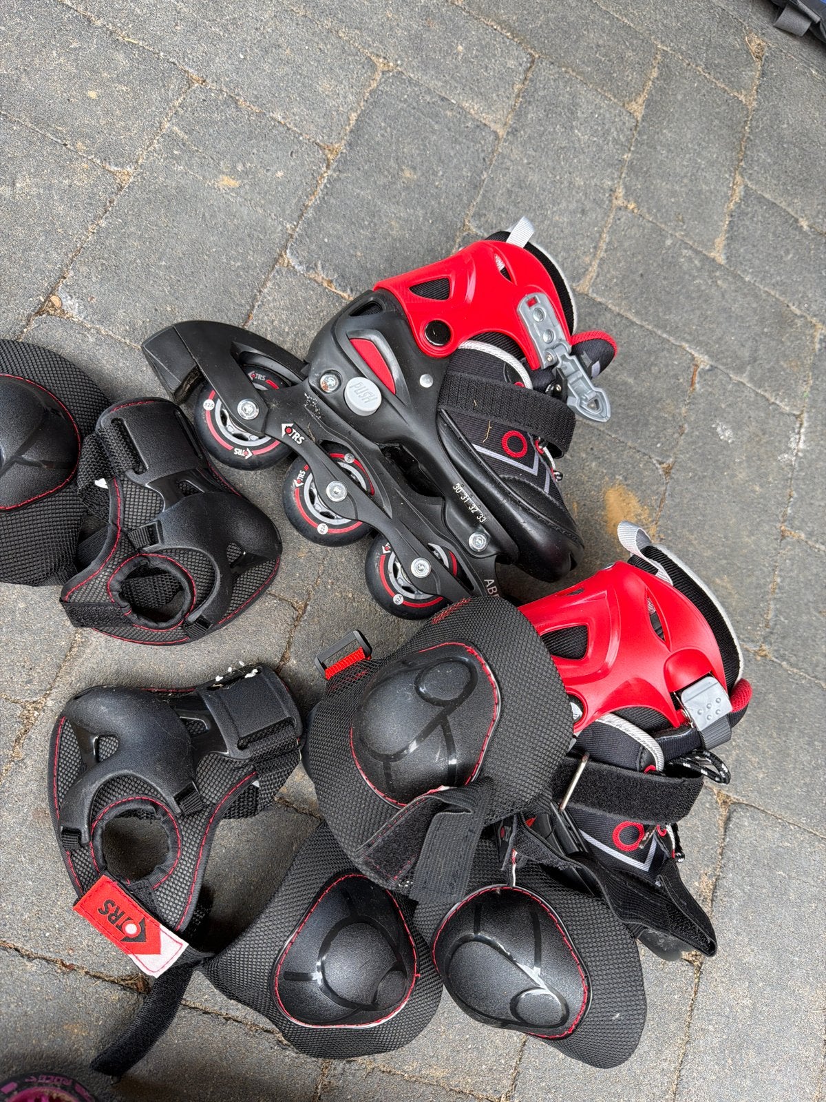 Verstelbare inline skates met beschermset - rood/zwart kind, Overige merken, Kinderen, Ophalen of Verzenden, Inline skates 4 wielen