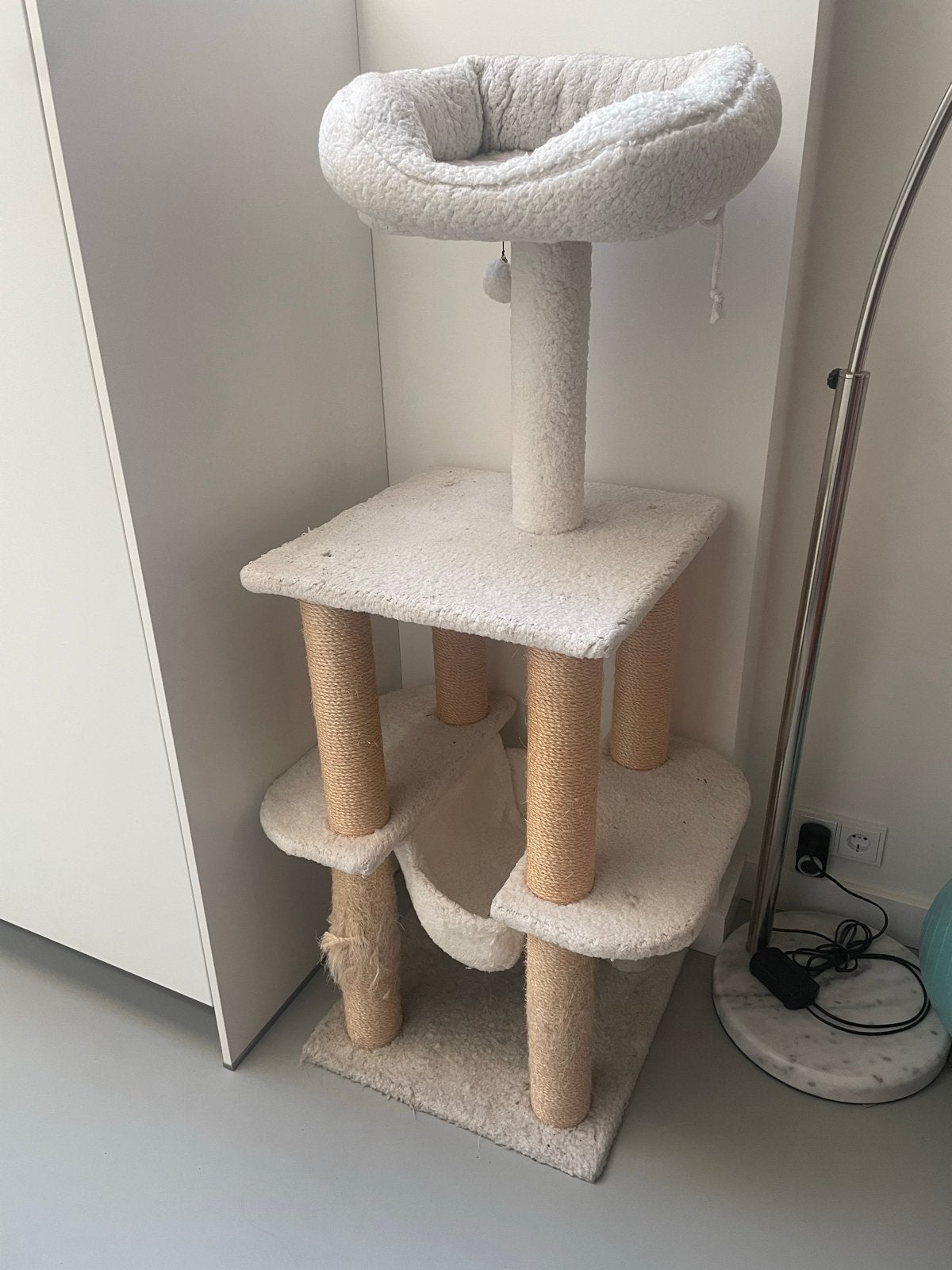 Kattentoren met krabpalen en verschillende ligmogelijkheden, Dieren en Toebehoren, Ophalen, Gebruikt, Krabpaal