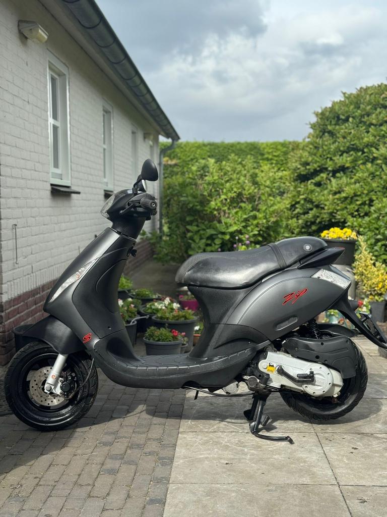 ⭐️Piaggio zip 4 takt Carburateur 50cc 2017 nette staat⭐️, Fietsen en Brommers, Scooters | Piaggio, Niet ingevuld, Niet ingevuld