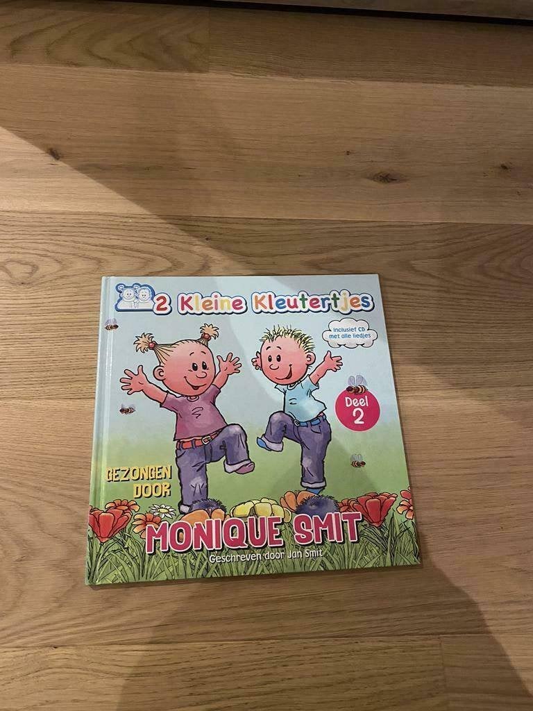 Cd / boek 2 kleine kleutertjes Monique Smit Kado, Ophalen, Zo goed als nieuw, Fictie algemeen
