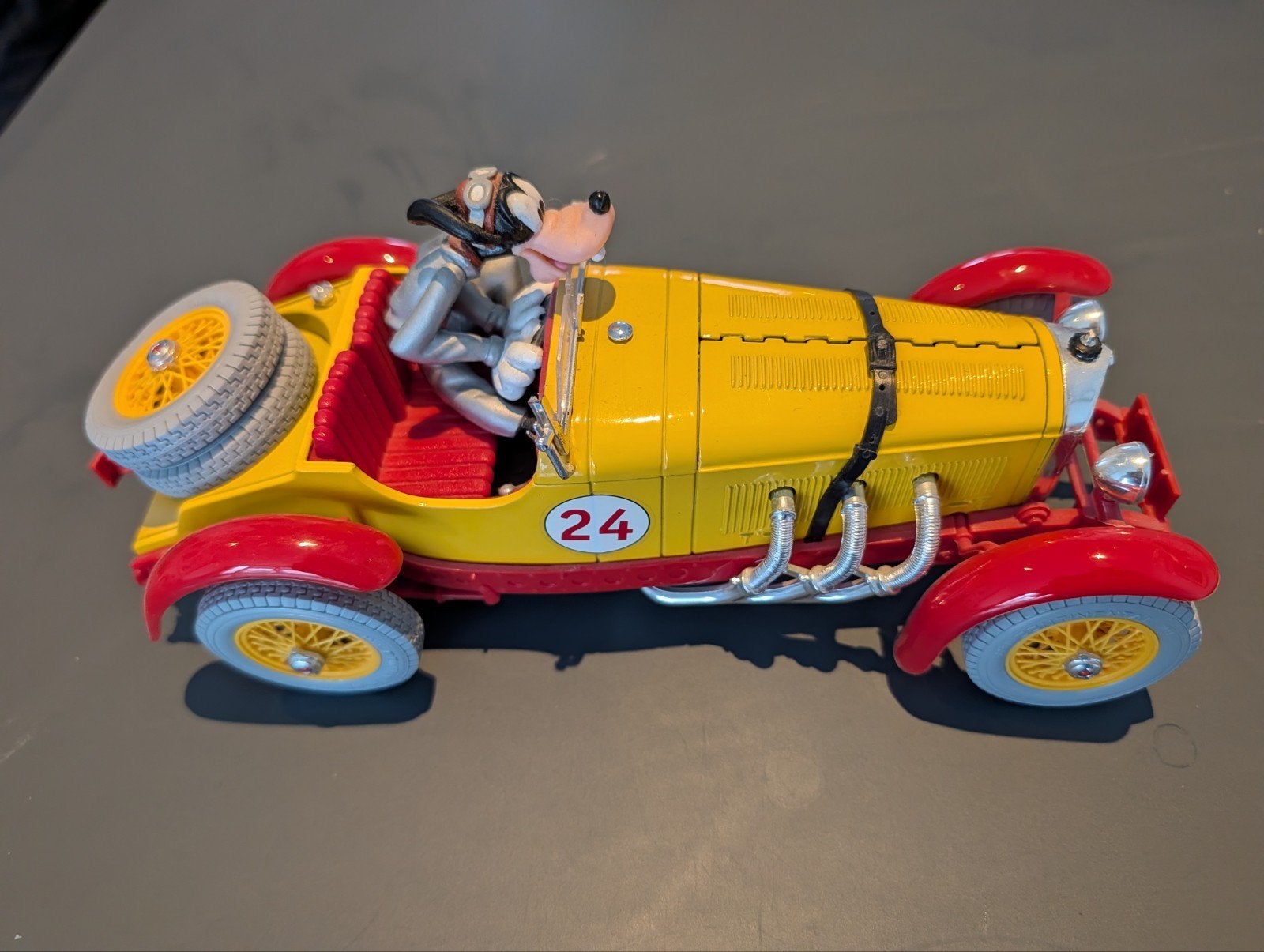 Bburago Disney Mercedes-Benz SSKL (1931) met Goofy, Ophalen of Verzenden, Auto