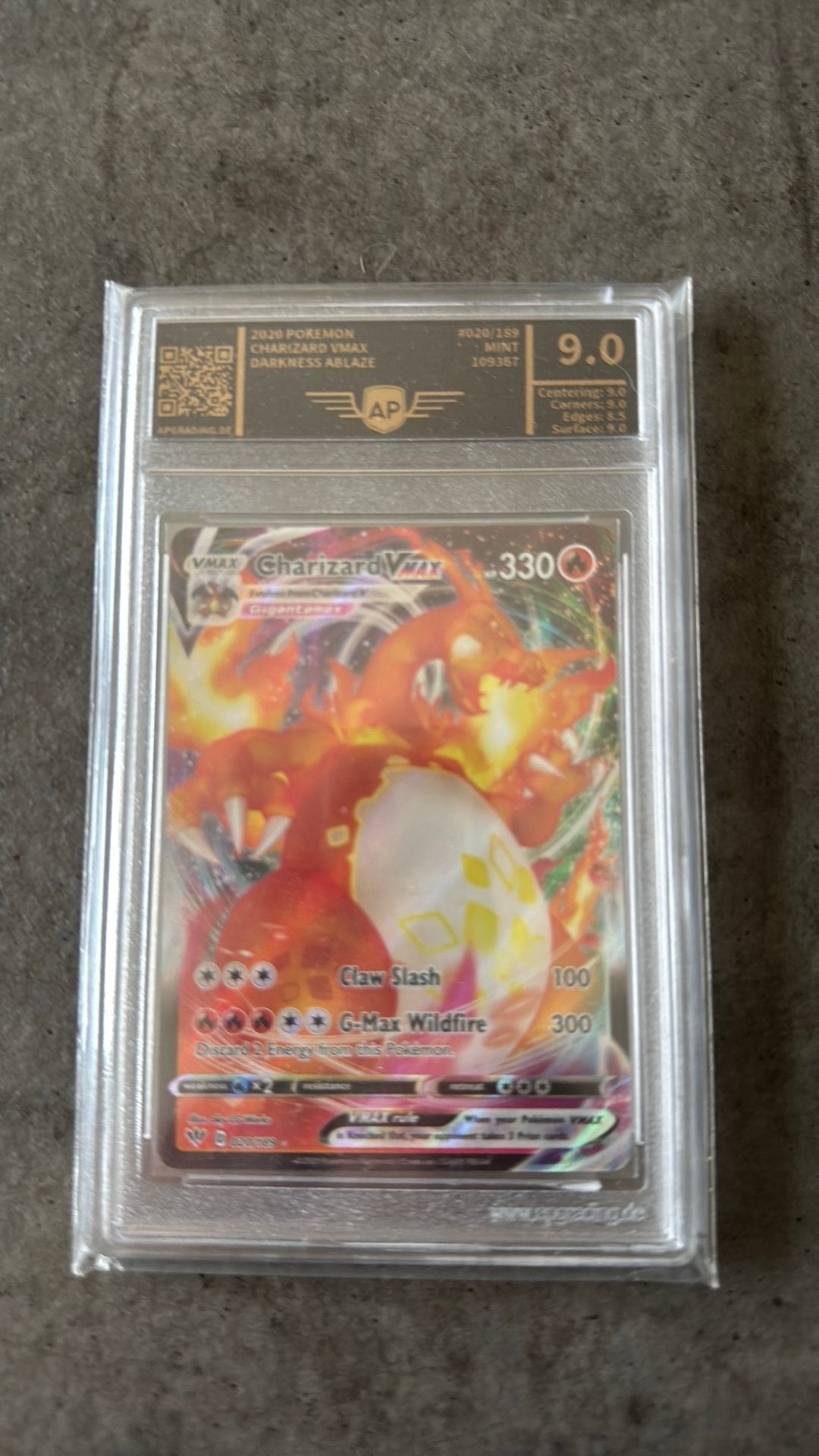 Charizard VMAX (DAA 20) AP 9, Ophalen of Verzenden, Zo goed als nieuw