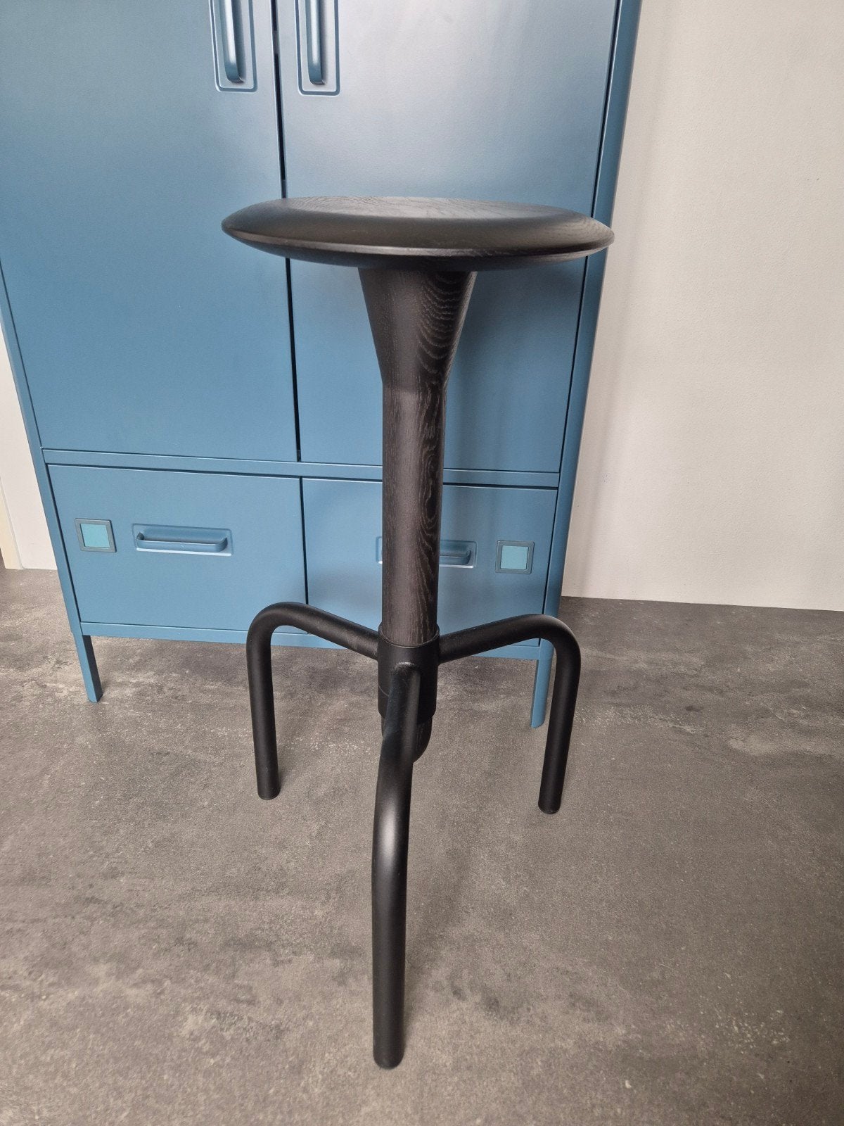 Design barkruk- Jesse Visser & Geke Lensink, Ophalen, 60 tot 90 cm, Zo goed als nieuw, 1 kruk