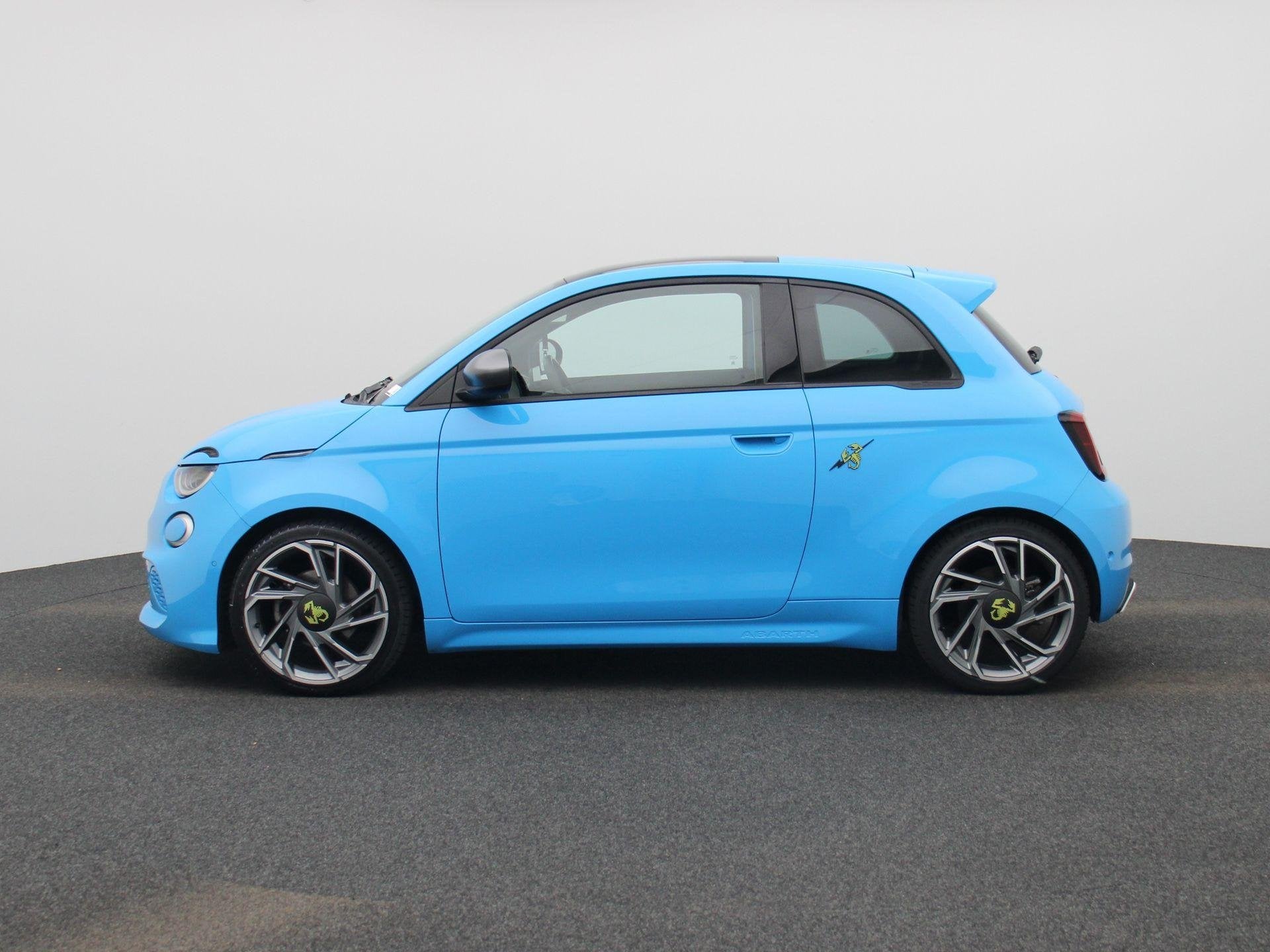 Abarth 500 Abarth Scorpionissima 42 kWh, Auto's, 12 maanden, Gebruikt, Alcantara, 155 pk