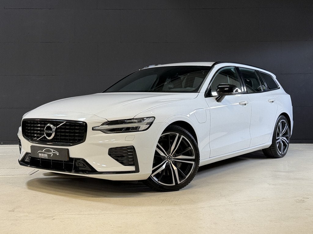 Volvo V60 2.0 T8 Recharge AWD R-Design | Elektr. trekhaak |, Auto's, Volvo, Wit, Hybride Elektrisch/Benzine, 129 €/maand, 11 kWh