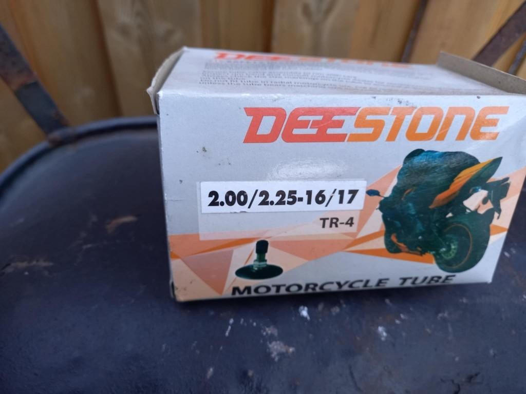 tekoop uitlaat en banden en een nieuwe binnen band € 50 ·, Ophalen, Gebruikt, Uitlaat