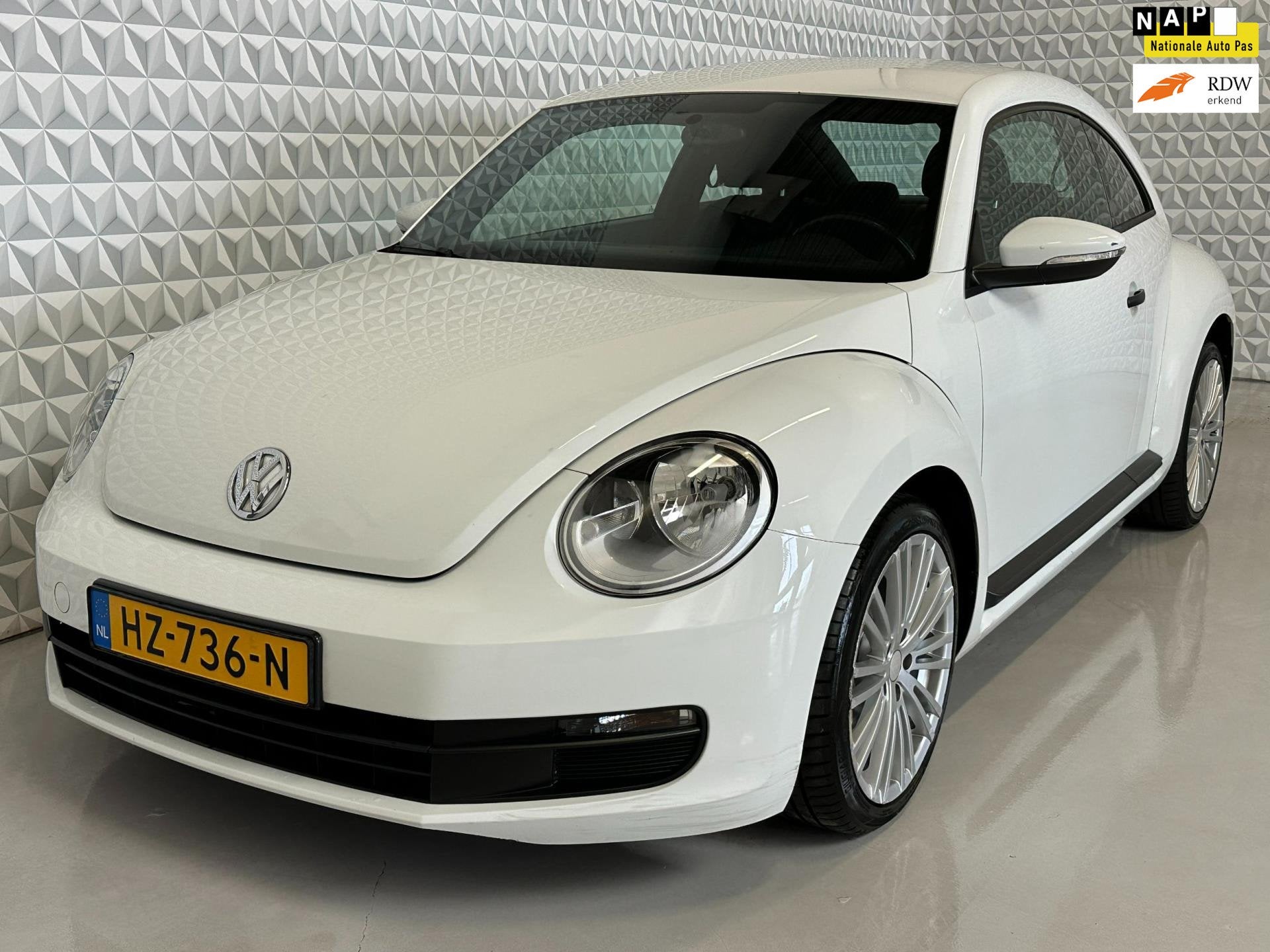 Volkswagen Beetle 1.2 TSI Design BlueMotion Navigatiesysteem, Voorwielaandrijving, Euro 5, Stof, Gebruikt