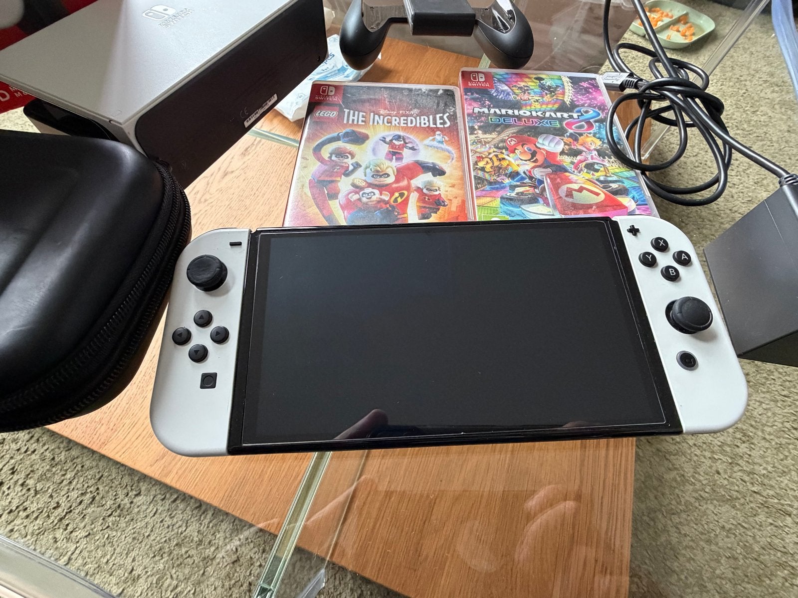 Nintendo Switch OLED met 2 games en accessoires