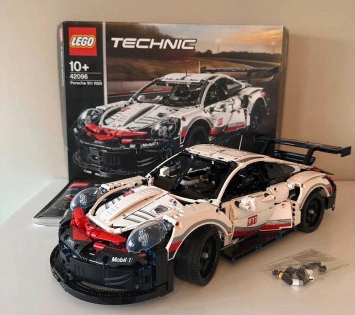 LEGO Technic Porsche 911 RSR (42096) - Zo goed als nieuw, Ophalen of Verzenden, Zo goed als nieuw
