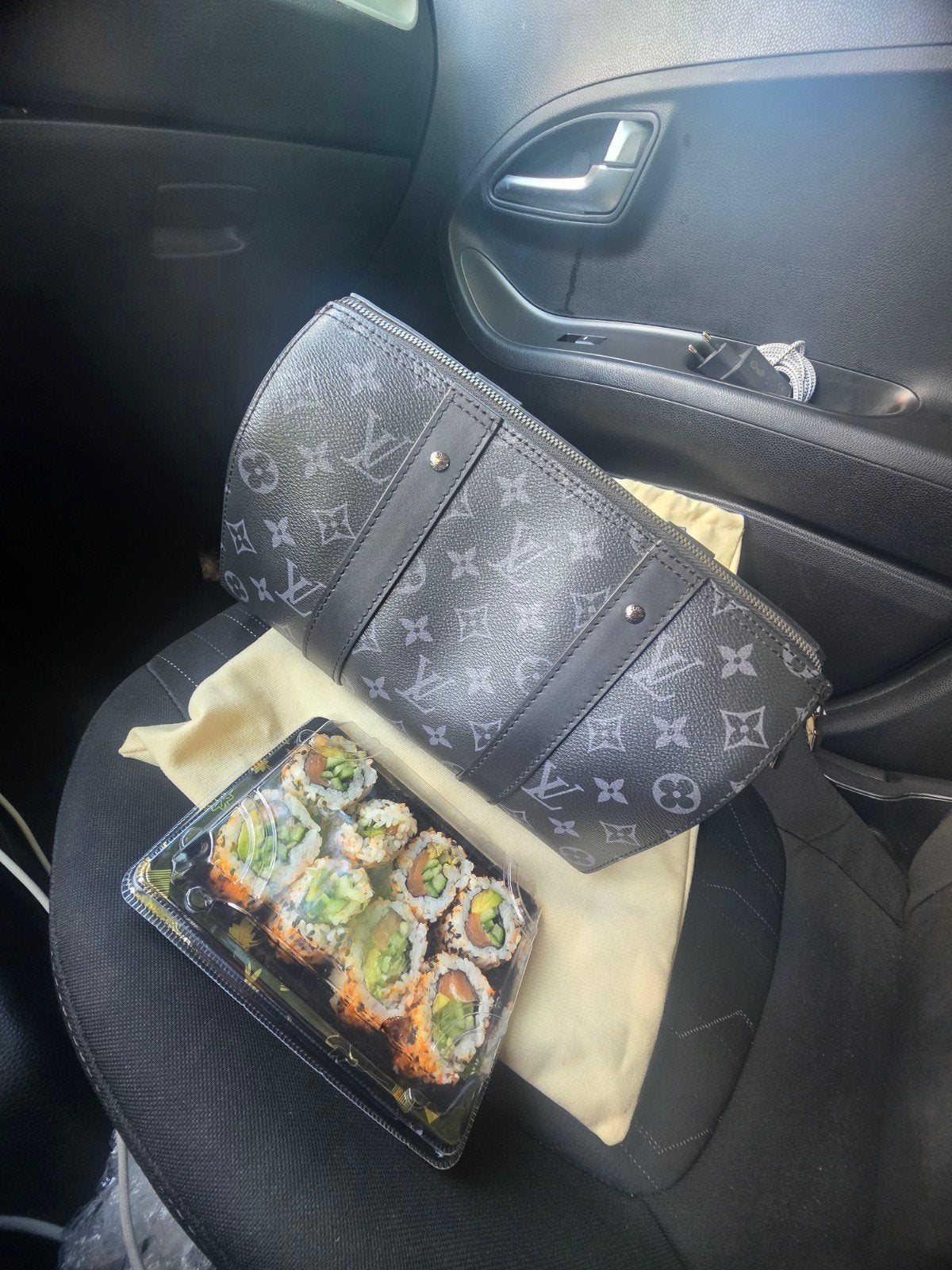 Louis Vuitton Keepall Bandoulière 25 Monogram Eclipse, Ophalen of Verzenden, Zo goed als nieuw, Zwart, Schoudertasje
