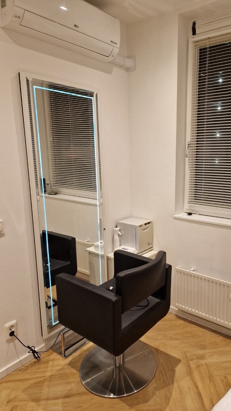 Kapper spiegel met LED-verlichting, Huis en Inrichting, Ophalen, Minder dan 50 cm, 200 cm of meer, Zo goed als nieuw