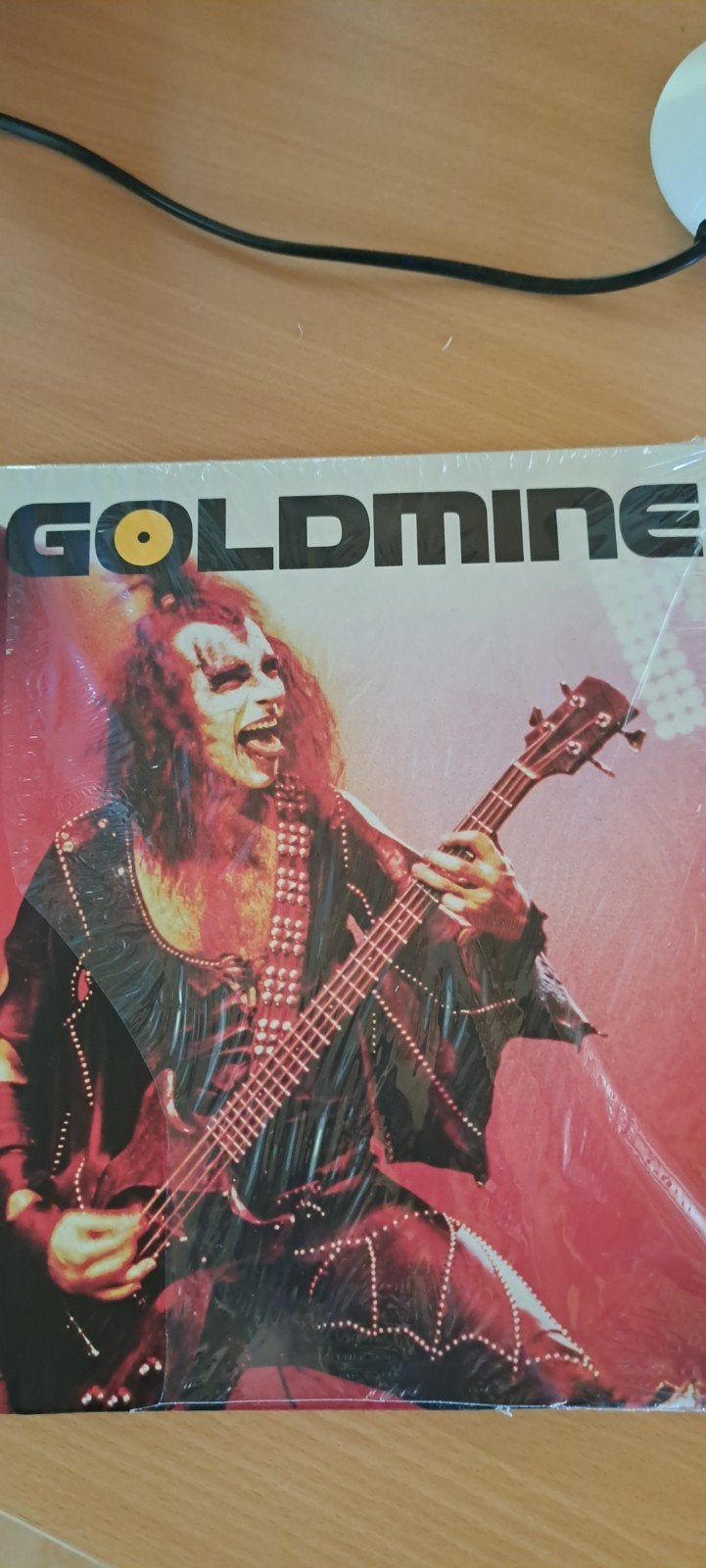 Goldmine - Gene Simmons (KISS) Limited Edition genummerd, Ophalen of Verzenden, Zo goed als nieuw, Foto of Kaart