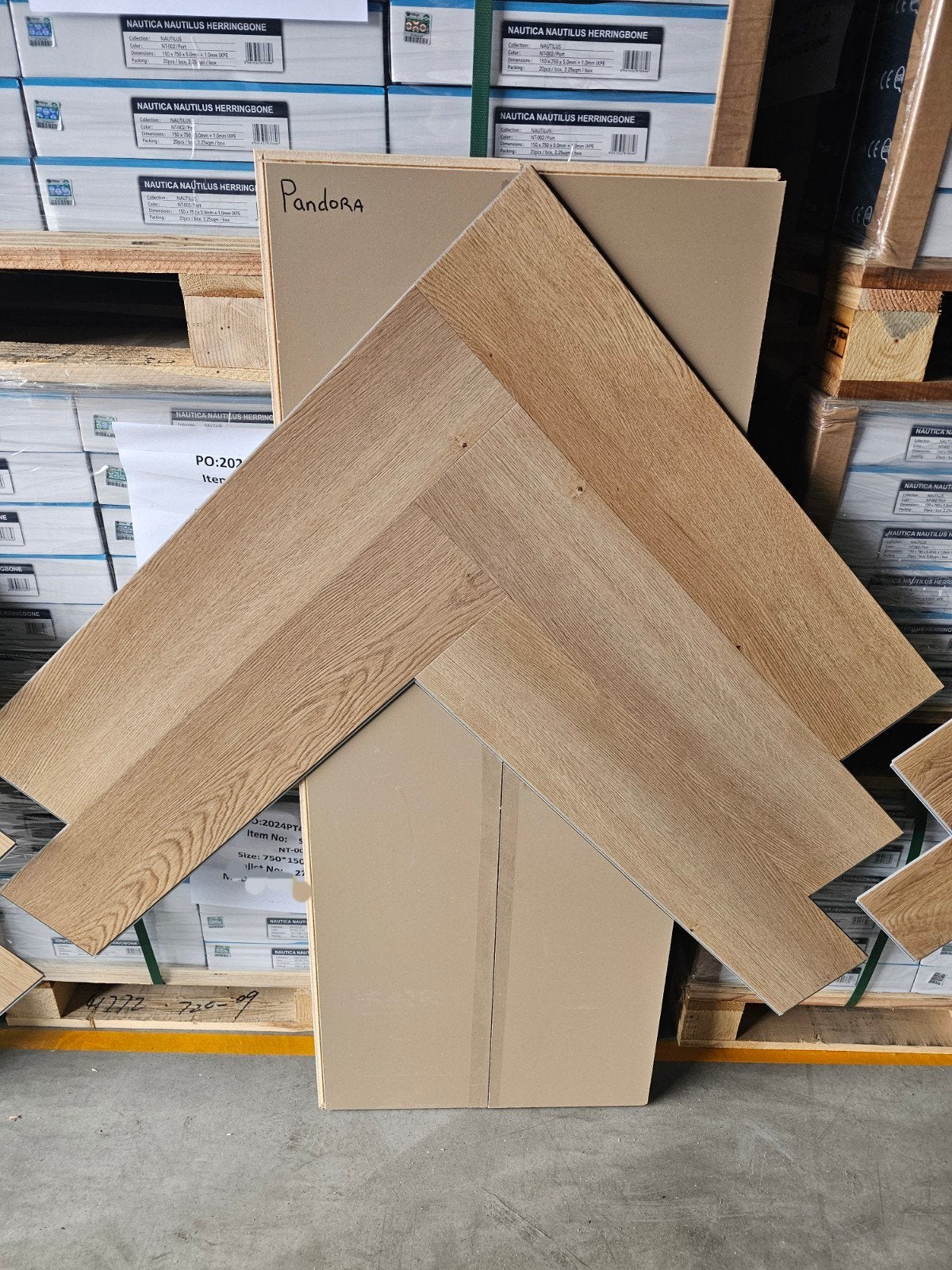 81m² (Klik Visgraat PVC) Pandora / Almere Poort, Ophalen, 75 m² of meer, Nieuw, Vinyl