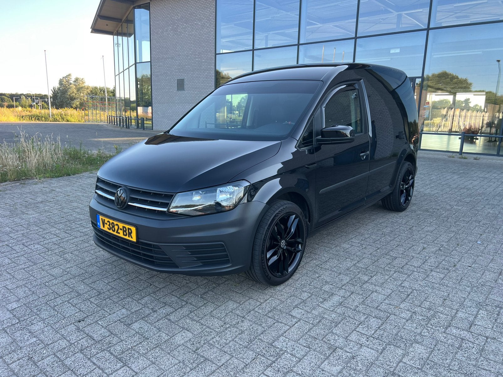 Zeer nette Volkswagen Caddy 2.0 tdi zwart, Auto's, Voorwielaandrijving, USB, 1373 kg, 4 cilinders
