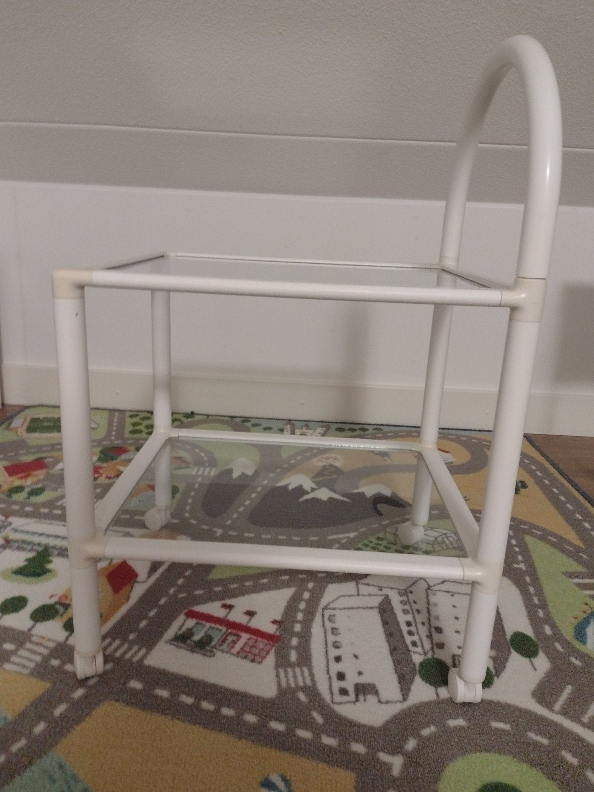 Verrijdbaar stevige  bijzettafel., Minder dan 55 cm, Rond, Ophalen, 45 tot 60 cm