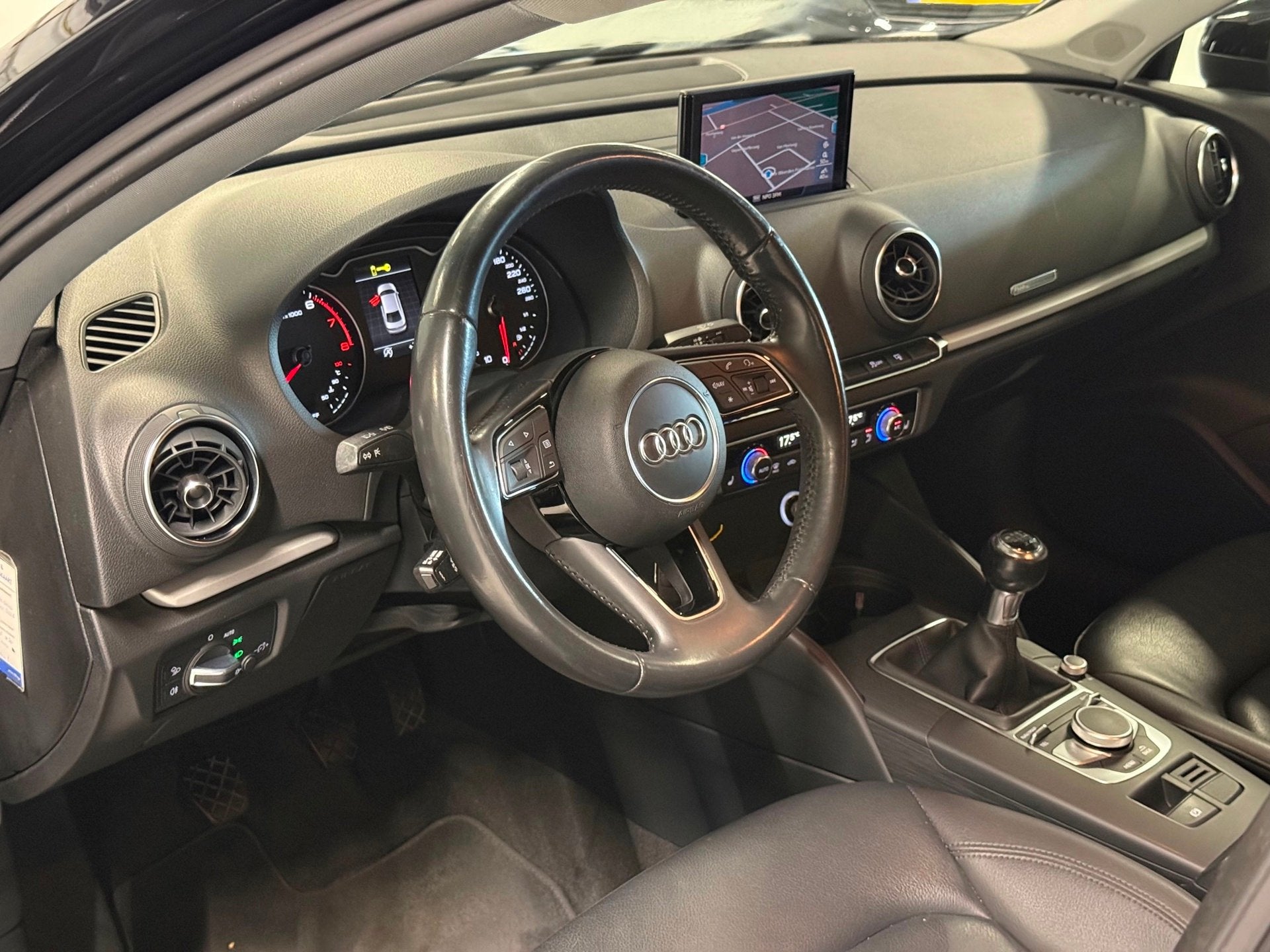 Audi A3 Limousine 1.0 TFSI 116PK Pro Line Navigatie|Leer|Led, Auto's, Audi, Voorwielaandrijving, 1160 kg, Bi-Xenon koplampen, Gebruikt