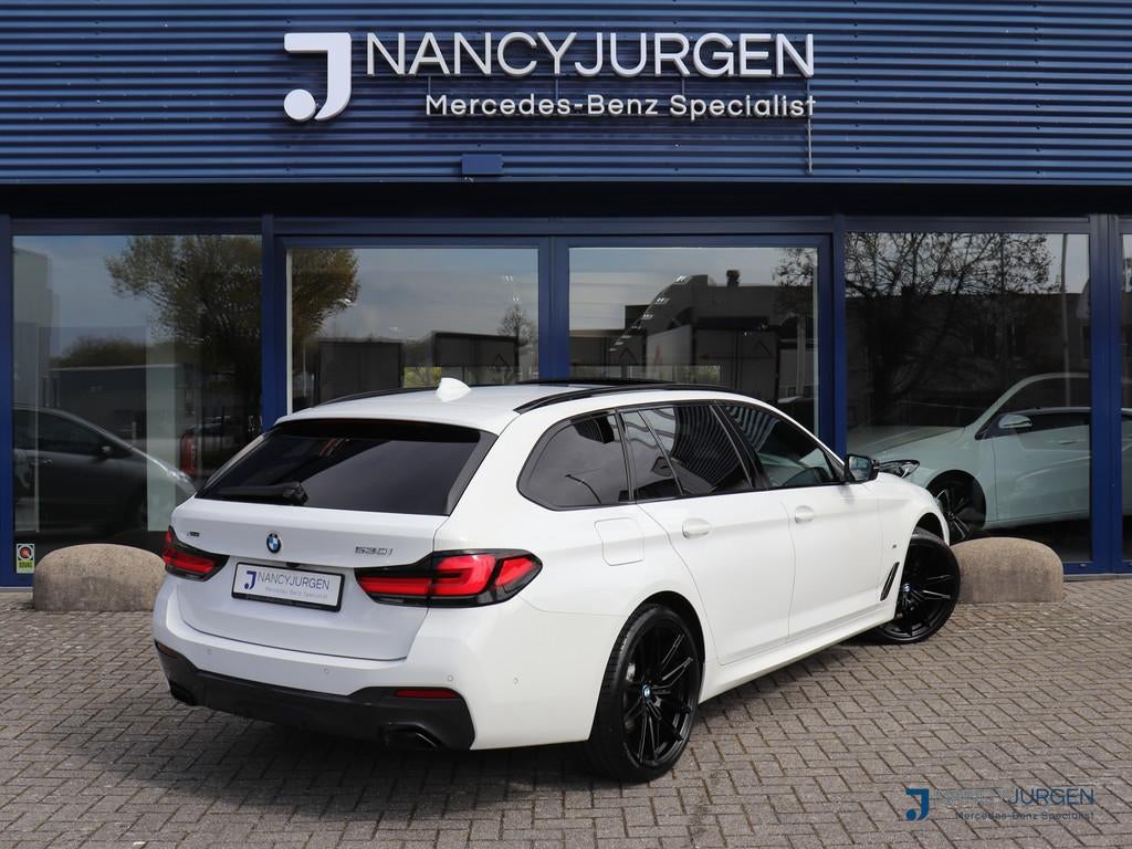 BMW 5 Serie Touring 530i xDrive | M-Sport | Pano | Luchtveri, Gebruikt, Euro 6, Wit, Leder