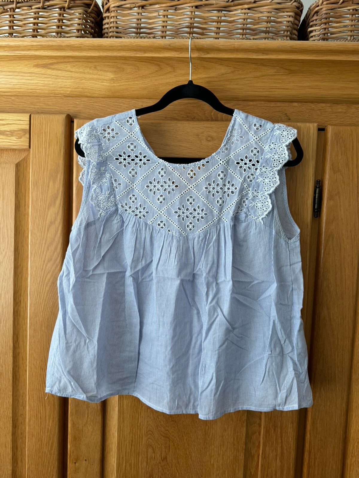 Dames top broderie | maat L, Kleding | Dames, Tops, Blauw, Maat 42/44 (L), Ophalen of Verzenden, Zo goed als nieuw