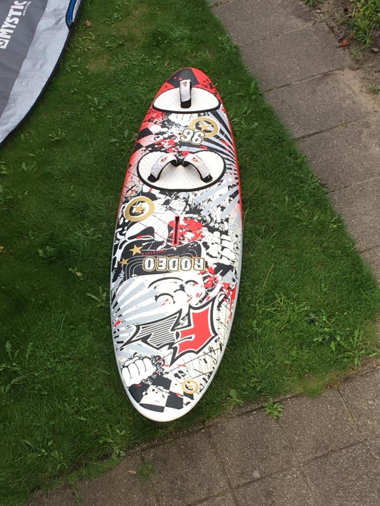 F2 Rodeo 96 liter windsurfboard windsurfplank, Watersport en Boten, Met voetbanden, Gebruikt, Minder dan 250 cm, F2