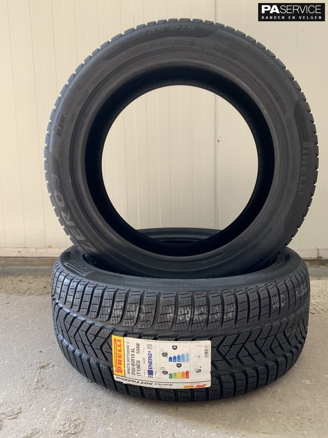 2x Nieuwe Pirelli 255 45 19 104W Winterbanden, 19 inch, 255 mm, -, -