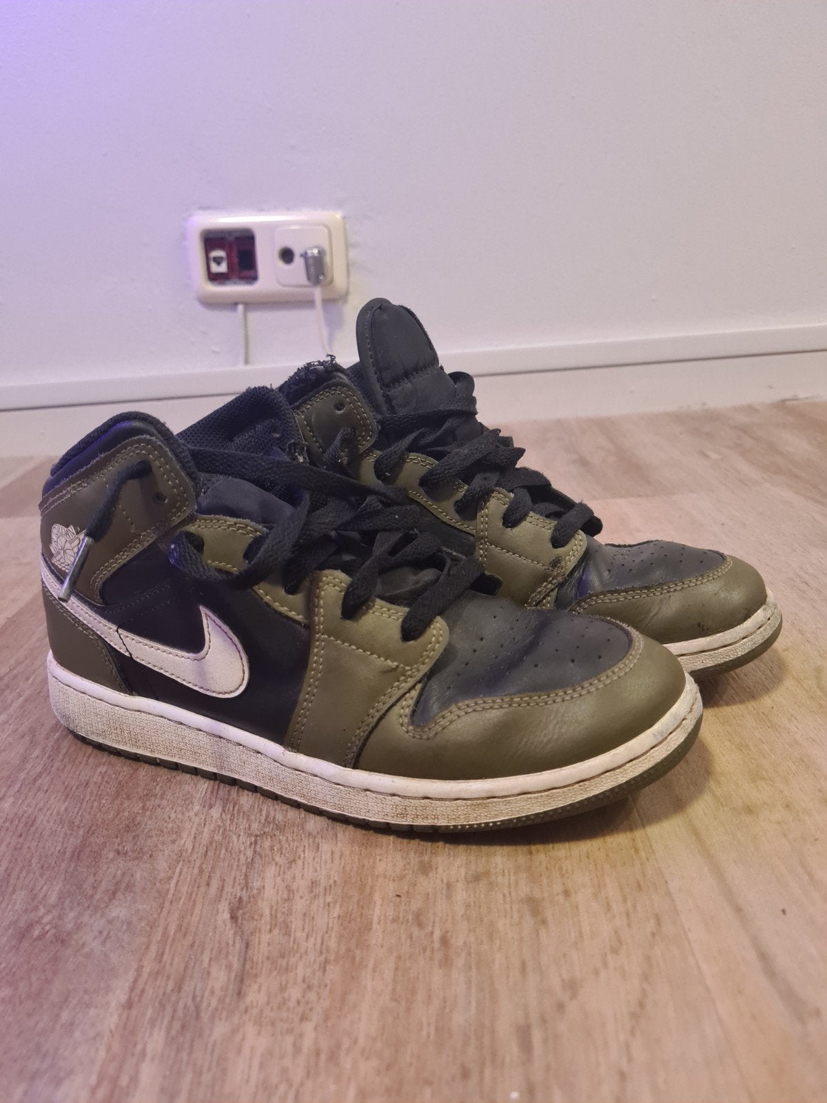 Air Jordan 1 Mid Black Olive - Maat 39, Ophalen, Nike Jordan, Zwart, Sneakers of Gympen