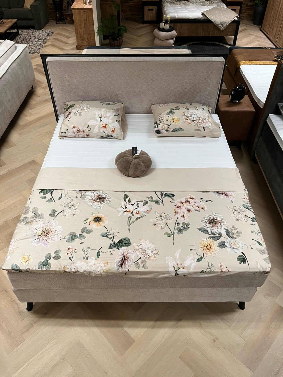 Nieuwe complete  boxspring 180 x200 cm incl matrassen enzv., Ophalen, Nieuw, Tweepersoons, 180 cm