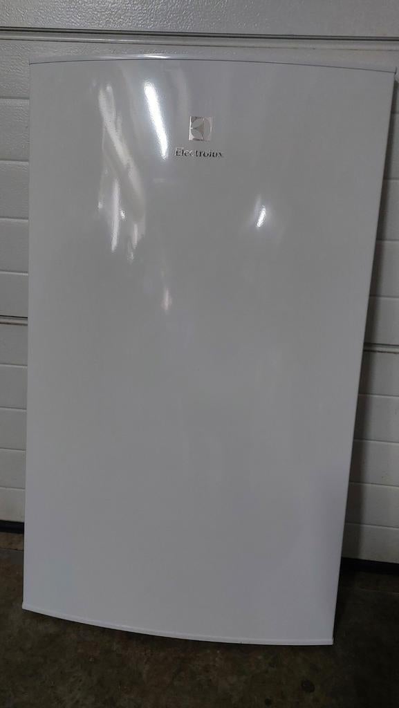Nieuwe koelkastdeur Electrolux onderdeel 2109006086 €200,-, Ophalen of Verzenden, Nieuw, Magneetbord