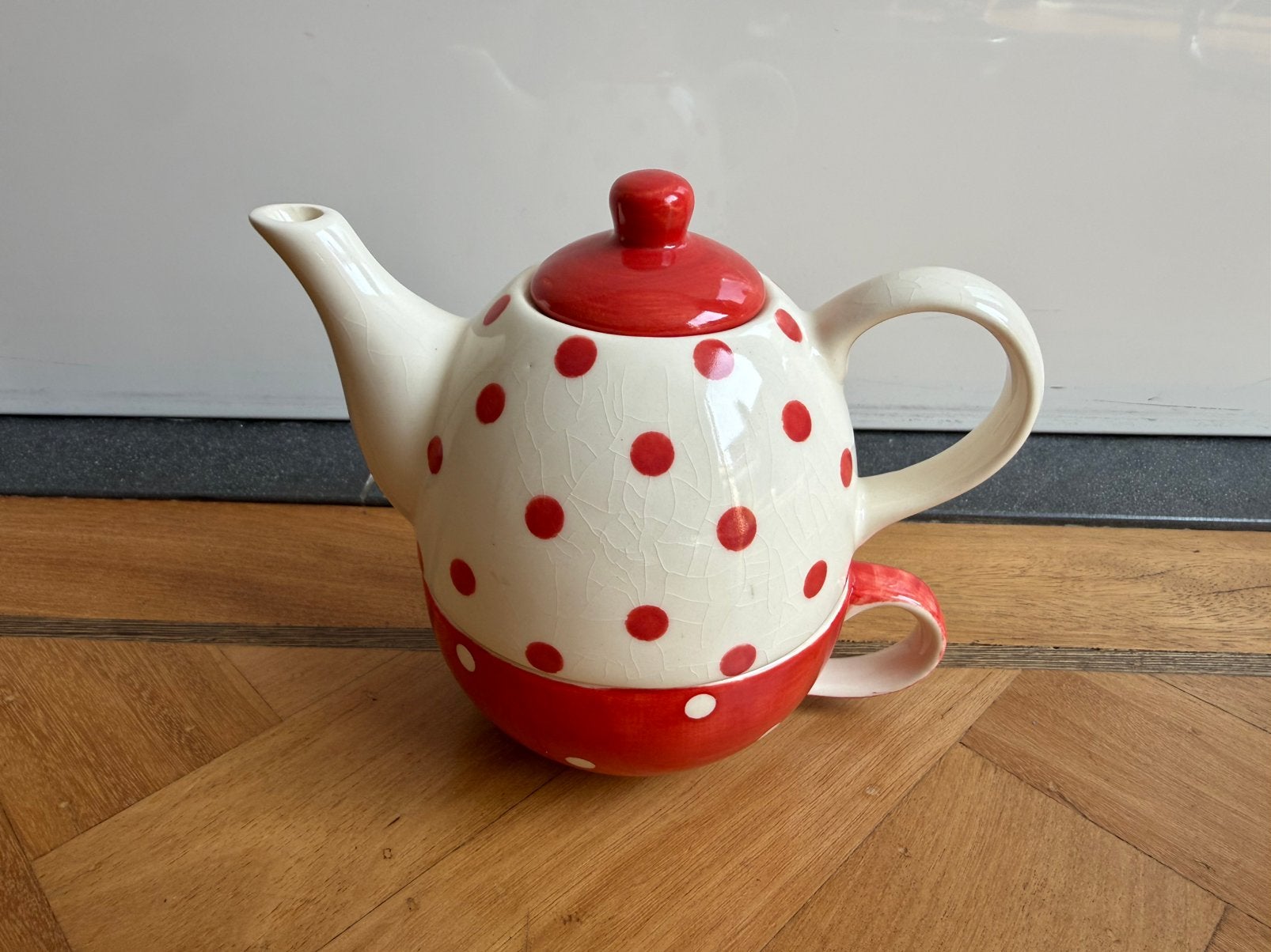 Theepotje met stippen en bijpassend kopje, Gebruikt, Overige merken, Ophalen of Verzenden, Overige stijlen