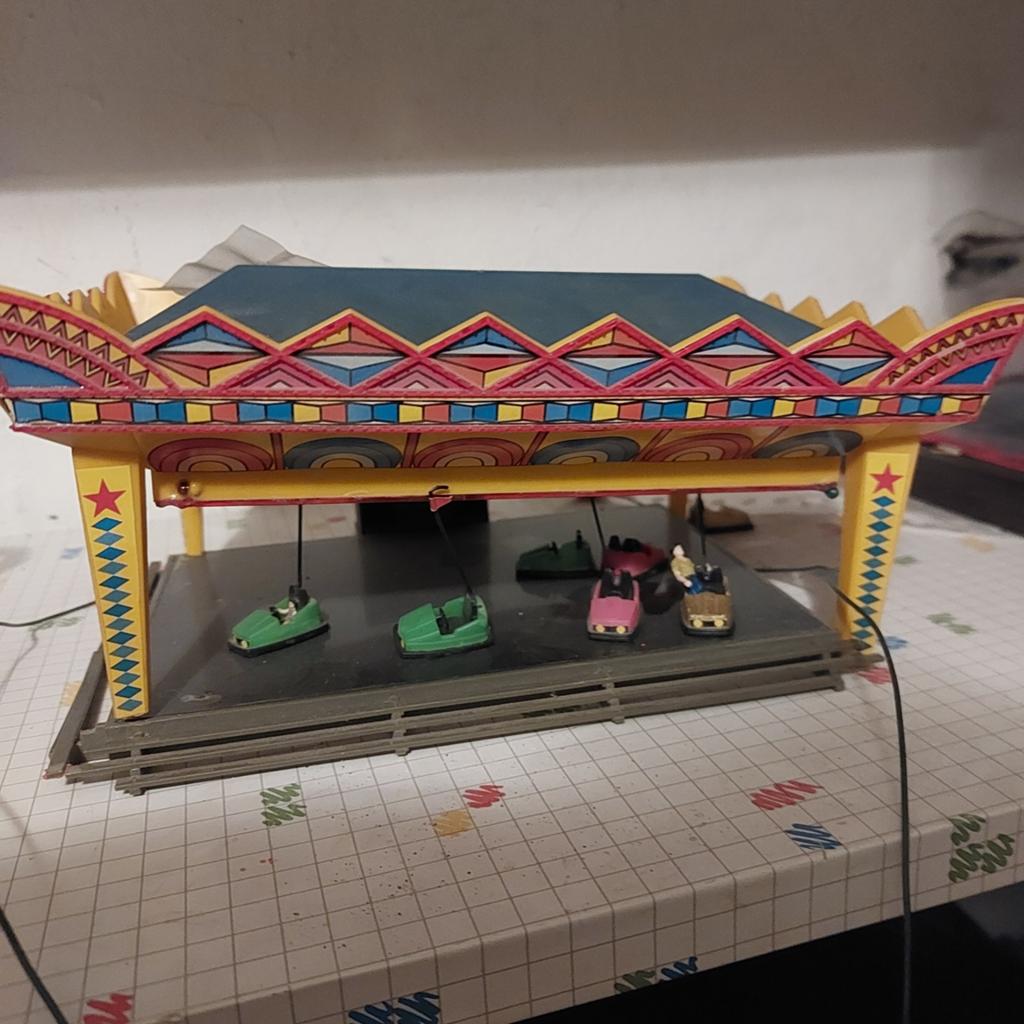 Gebouwde Kermis bots auto.s van faller, Hobby en Vrije tijd, Ophalen of Verzenden, 1:50 tot 1:144
