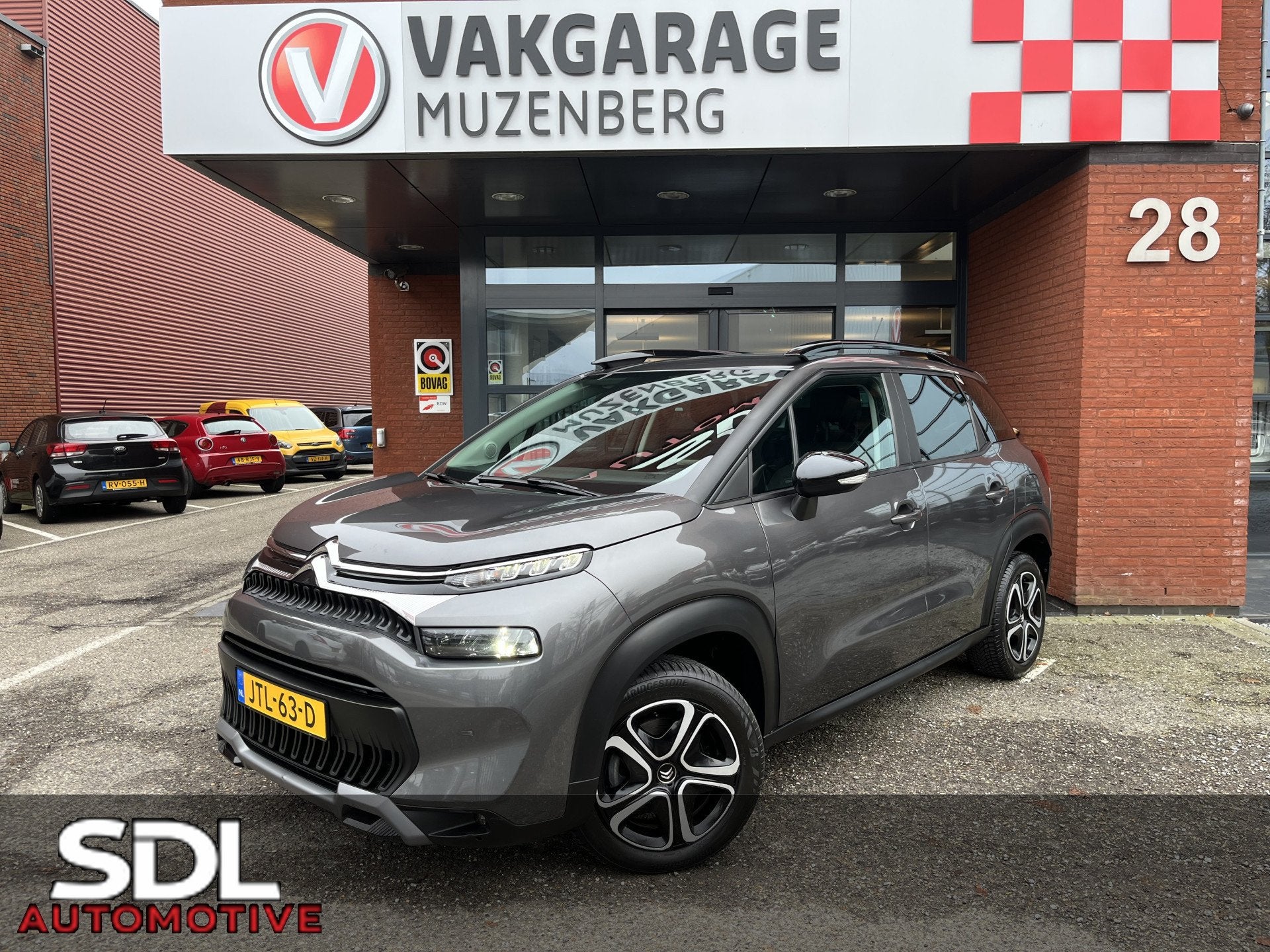 Citroën C3 Aircross 1.2 Turbo 131 PK! Shine // LED // NAVI+, Auto's, Gebruikt, 1199 cc, Origineel Nederlands, Bedrijf
