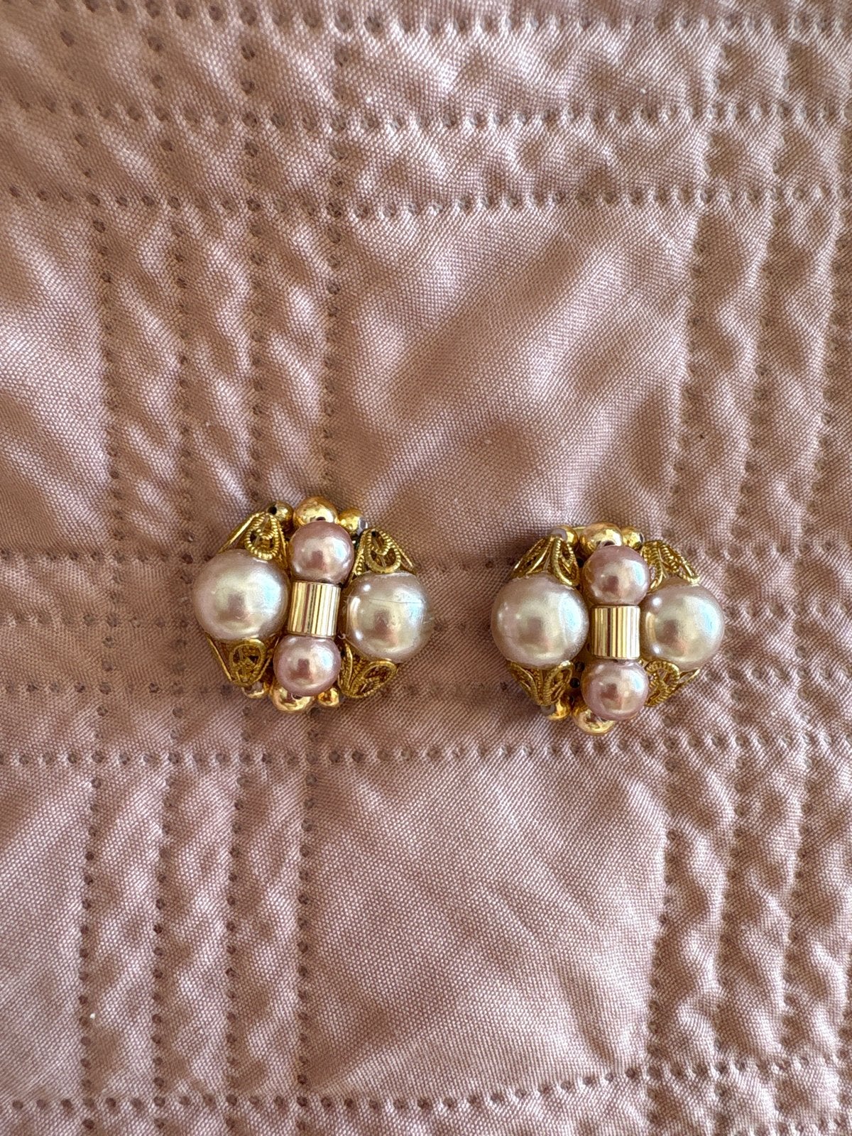 Vintage Gouden Oorbellen met Roze en Witte Parels, Overige materialen, Gebruikt, Ophalen of Verzenden, Knopjes of Stekers
