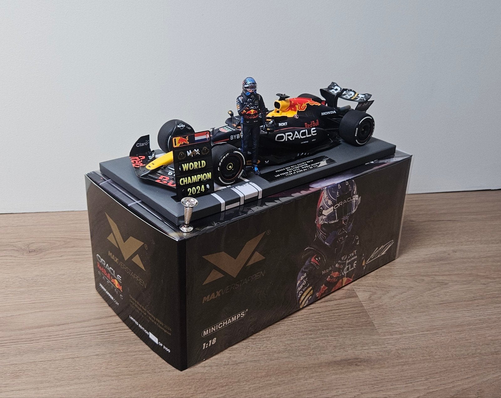 Minichamps Max Verstappen Red Bull RB20 1:18 World Champion, Ophalen of Verzenden, Zo goed als nieuw, MiniChamps