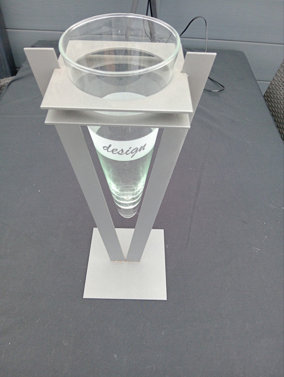 Moderne design vaas met metalen standaard, Met patroon/structuur, Ophalen of Verzenden, Grijs, Glas