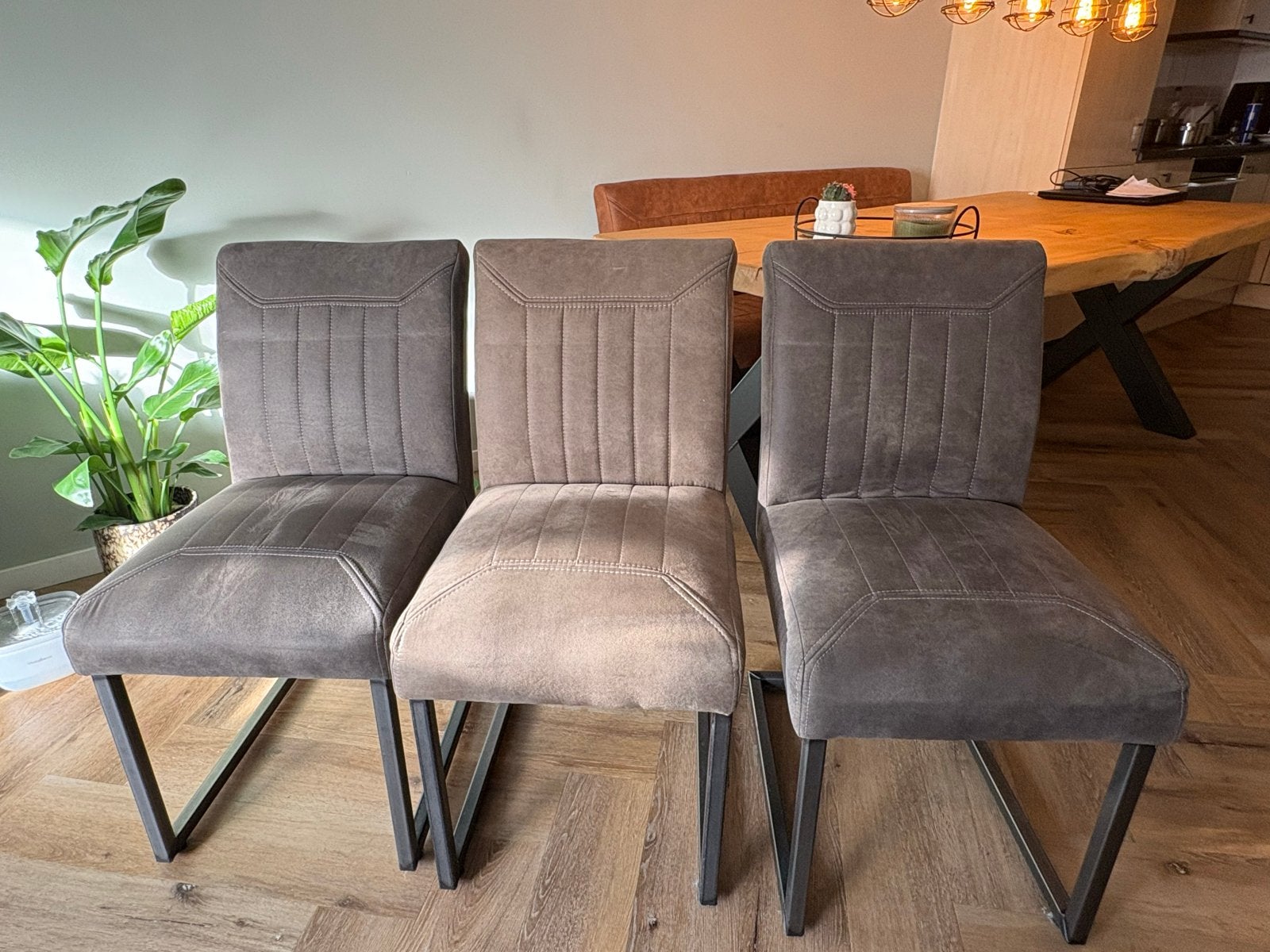 Set van 3 eetkamerstoelen met metalen onderstel, Huis en Inrichting, Stoelen, Ophalen, Gebruikt, Drie, Stof