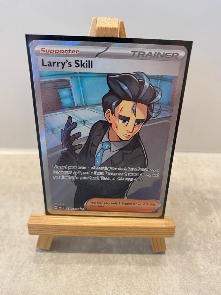 ** Prismatic Evolutions Pokemon - Larry's Skill **, Ophalen of Verzenden, Zo goed als nieuw