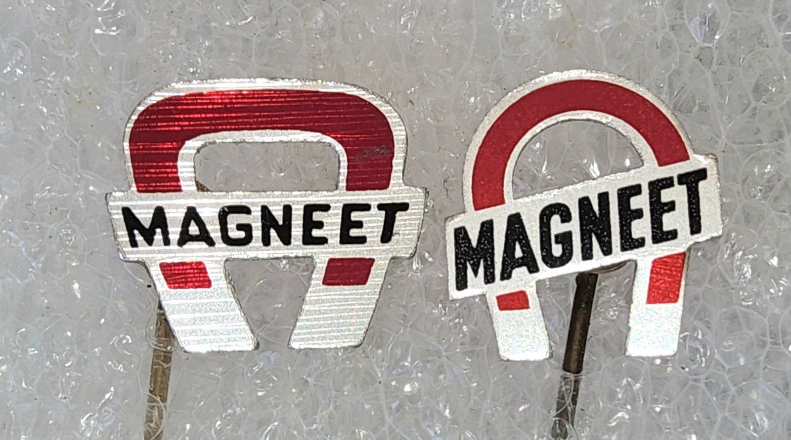 2 Speldjes Magneet Rijwielen, Ophalen of Verzenden, Gebruikt, Overige onderwerpen, Speldje of Pin