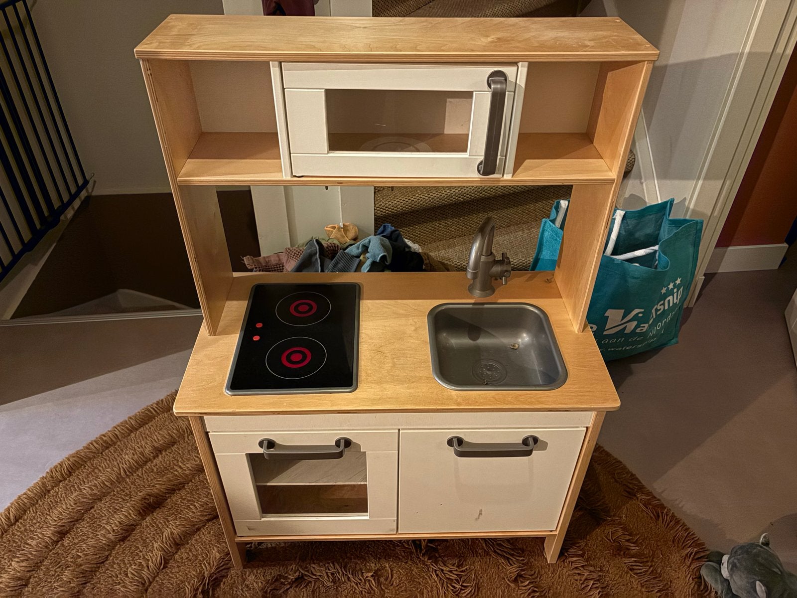 Houten speelkeuken met magnetron en kookplaat, Ophalen, Gebruikt, Hout, Speelkeuken