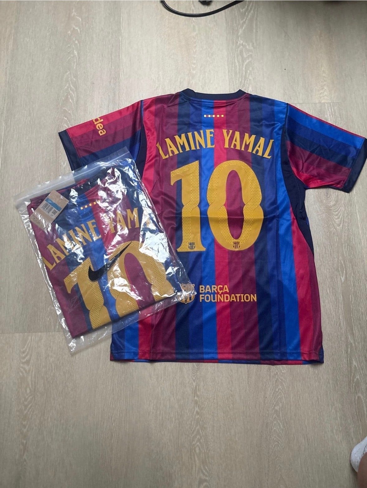 FC Barcelona Thuisshirt Lamine Yamal #10 Maat M, Nieuw, Voetbal, Meerkleurig, Verzenden