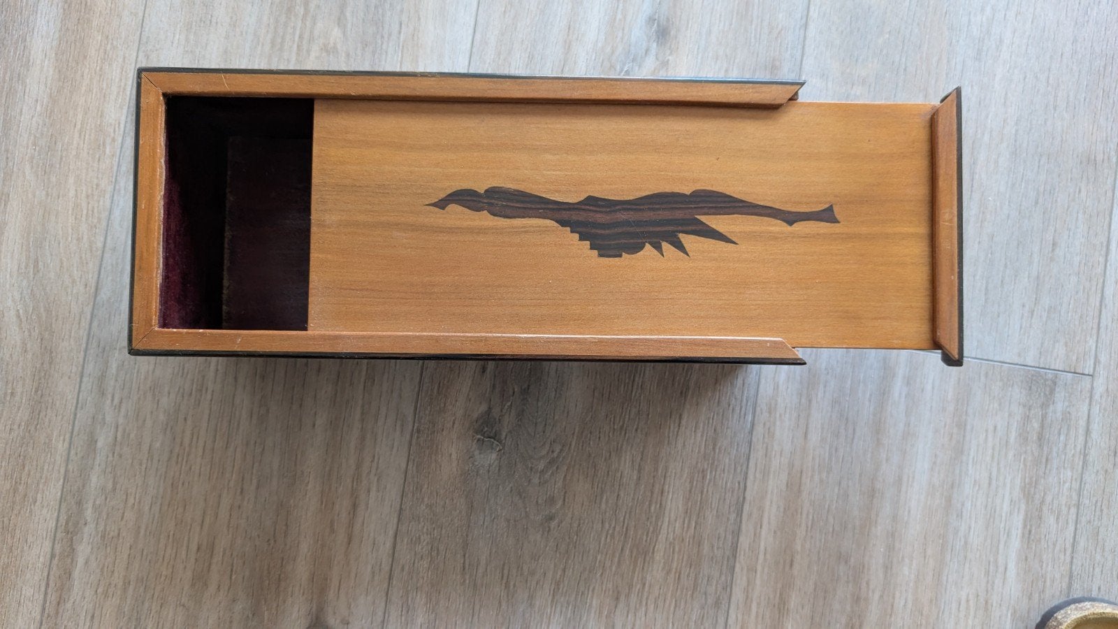 Houten doosje met drakenmotief, Ophalen, Minder dan 50 cm, Gebruikt, Minder dan 50 cm