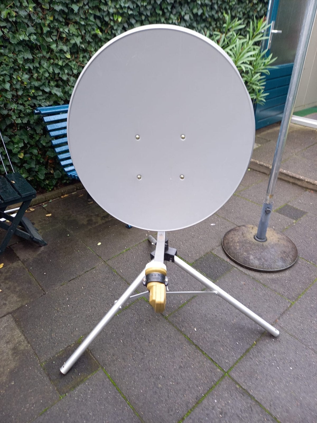 Schotelantenne met statief en muurbeugel, Ophalen, Gebruikt, (Schotel)antenne, Overige merken