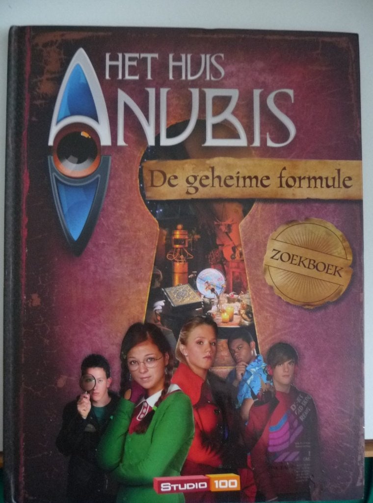 ZOEK BOEK HET HUIS ANUBIS DE GEHEIME FORMULE MET KAARTEN, Verzenden, Zo goed als nieuw, Studio 100, Fictie algemeen