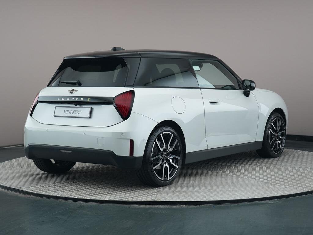 MINI Hatchback Cooper SE / Classic / Pakket M / Classic / Pa, Dealer onderhouden, Gebruikt, Zwart, Parkeerassistent