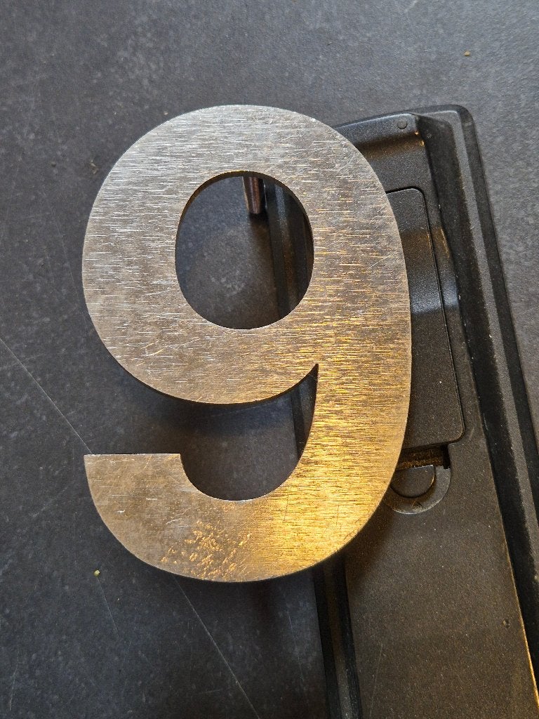 RVS Huisnummer 9 of 6, Gebruikt, Metaal, 15 cm, Ophalen of Verzenden