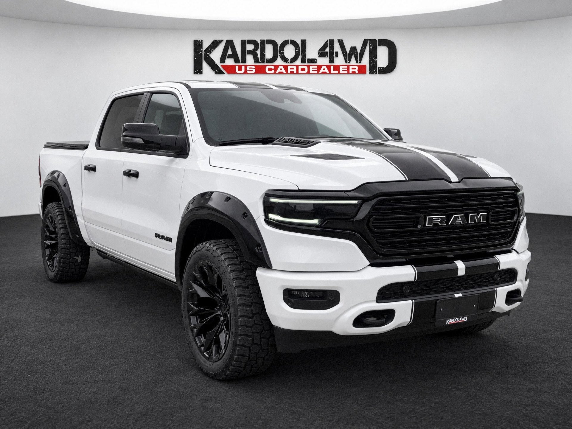 Dodge Ram 1500 5.7 V8 4x4 Crew Cab Limited BLACK ON WHITE ED, Auto's, Automaat, Gebruikt, 5654 cc, 402 pk