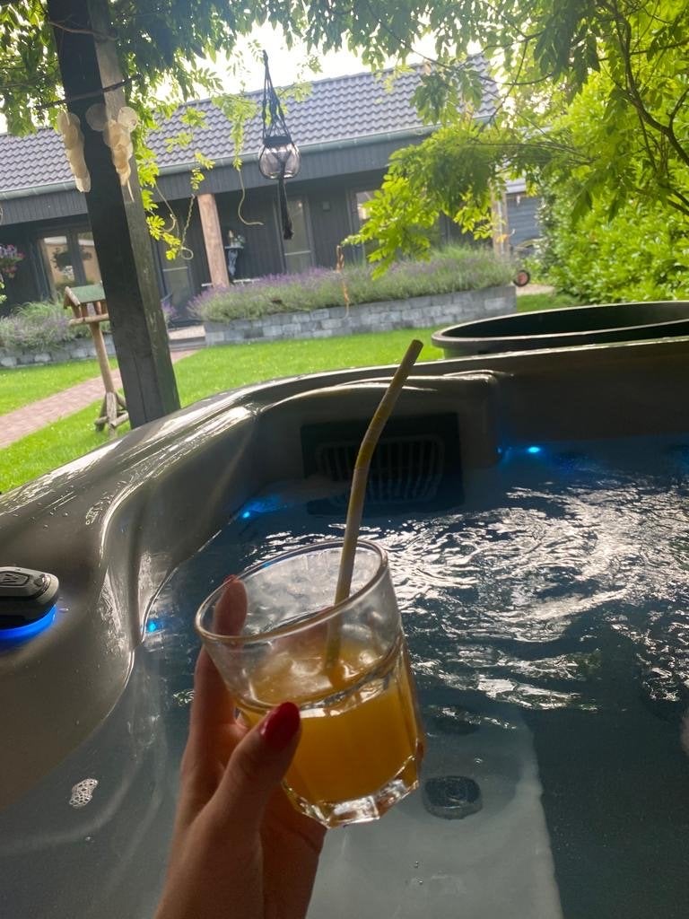 Wellis Spa/Jacuzzi met toebehoren - Zo goed als nieuw, Ophalen, Zo goed als nieuw, Afdekzeil, Vast