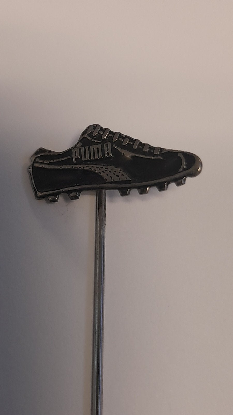 Vintage Puma voetbalschoen speldje, Verzenden, Zo goed als nieuw, Sport, Speldje of Pin