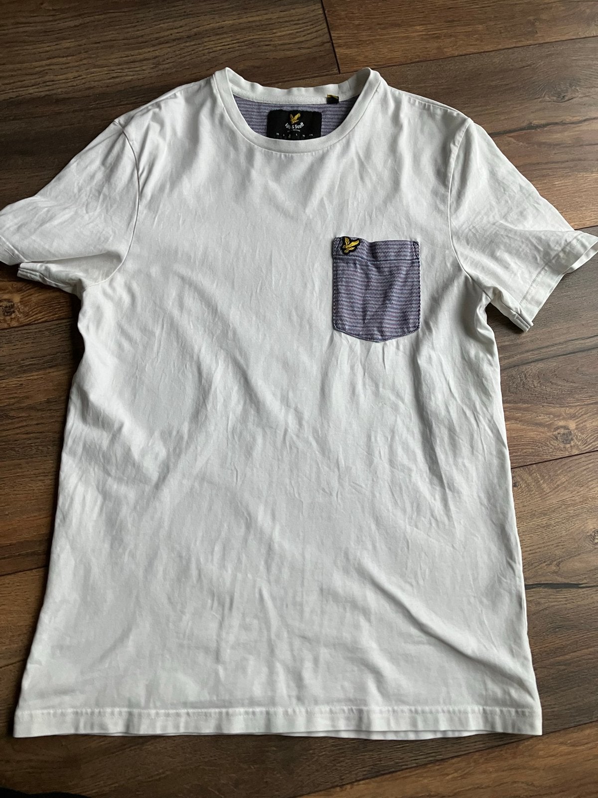 Lyle & Scott T-shirt wit met borstzakje - valt als S, Kleding | Heren, Ophalen of Verzenden, Gedragen, Maat 46 (S) of kleiner