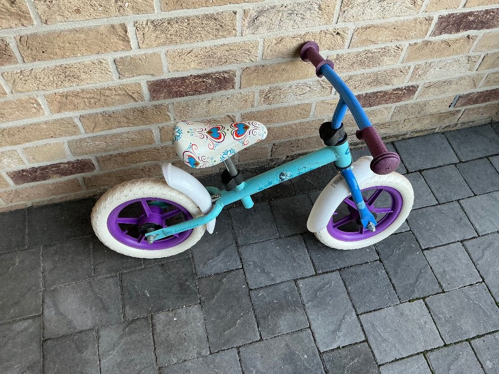 Te koop z.g.a.n. leuk Frozen loopfietsje, Ophalen of Verzenden, Zo goed als nieuw, Loopfiets